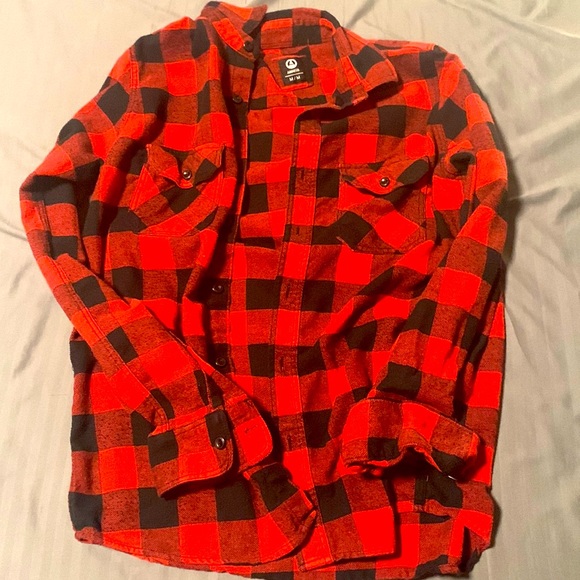 I am selling my flannel because I’m trying to get new clothes by selling my old. - Picture 1 of 1